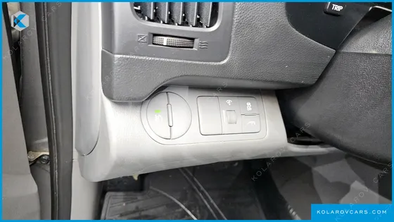 HYUNDAI STAREX 5-SEATER VAN