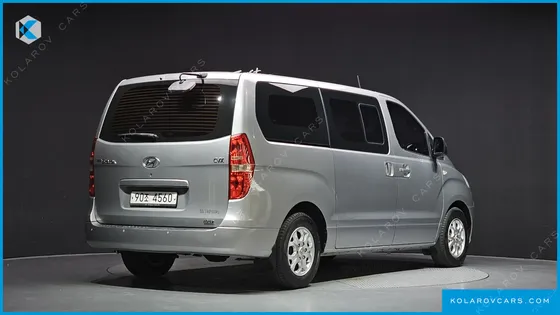 HYUNDAI STAREX 5-SEATER VAN