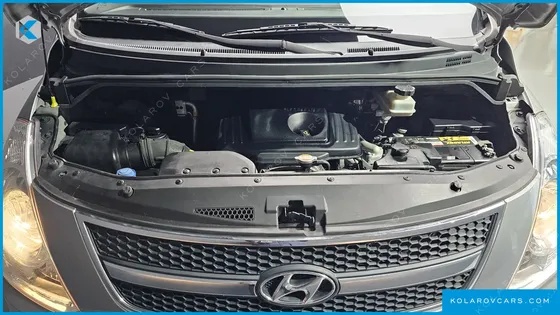 HYUNDAI STAREX 5-SEATER VAN