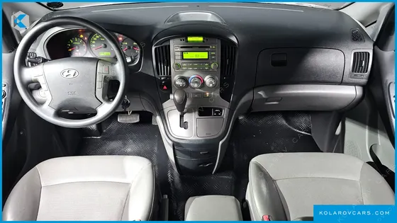 HYUNDAI STAREX 5-SEATER VAN