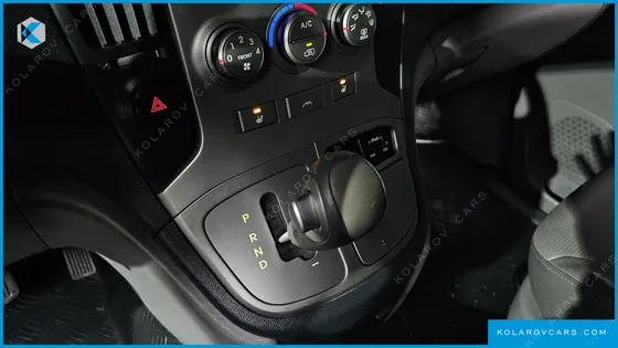 HYUNDAI STAREX 5-SEATER VAN