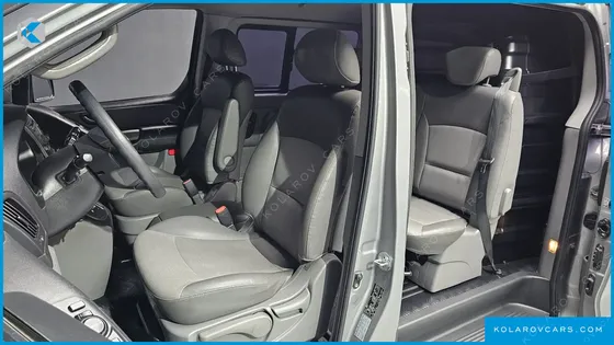 HYUNDAI STAREX 5-SEATER VAN