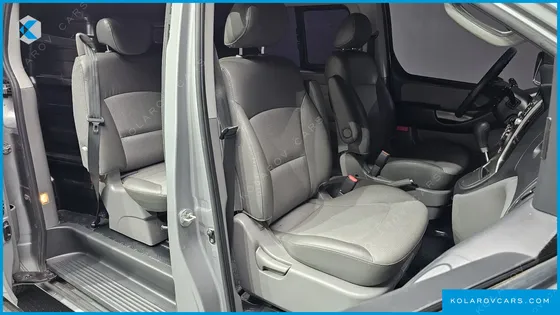 HYUNDAI STAREX 5-SEATER VAN