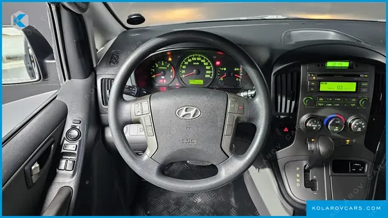 HYUNDAI STAREX 5-SEATER VAN