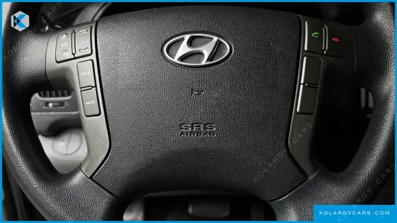 HYUNDAI STAREX 5-SEATER VAN