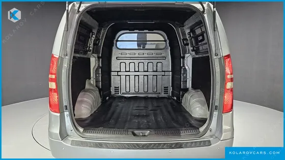 HYUNDAI STAREX 5-SEATER VAN