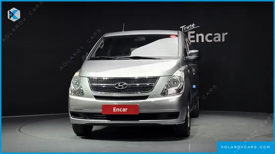 HYUNDAI STAREX 5-SEATER VAN