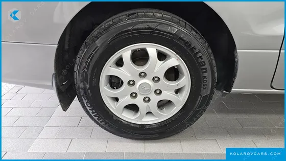 HYUNDAI STAREX 5-SEATER VAN