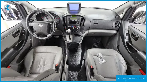 HYUNDAI STAREX 5-SEATER VAN