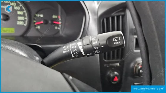 HYUNDAI STAREX 5-SEATER VAN