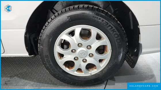 HYUNDAI STAREX 5-SEATER VAN