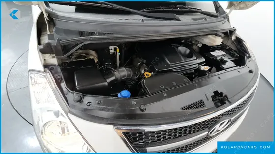 HYUNDAI STAREX 5-SEATER VAN