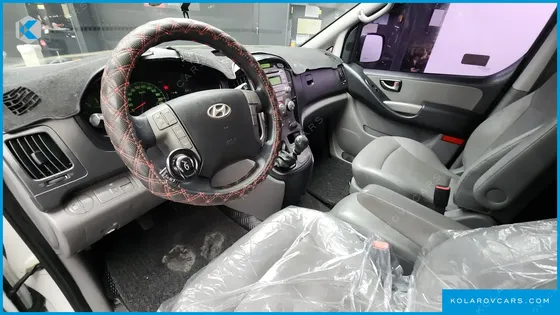 HYUNDAI STAREX 5-SEATER VAN