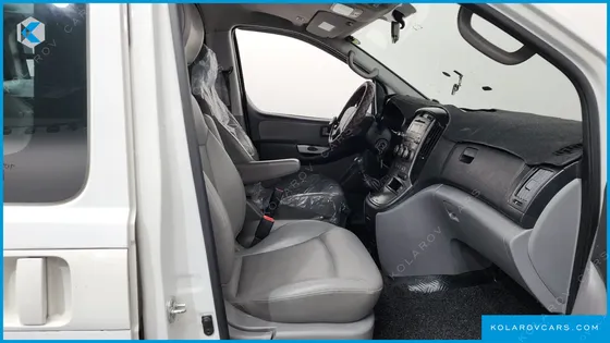 HYUNDAI STAREX 5-SEATER VAN