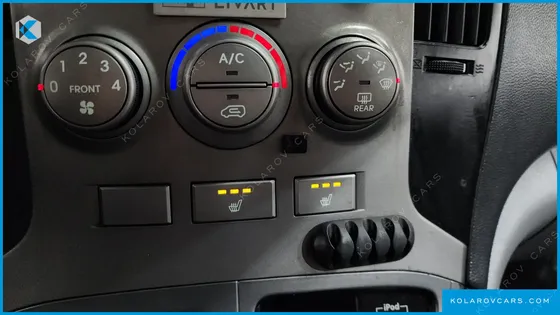 HYUNDAI STAREX 5-SEATER VAN