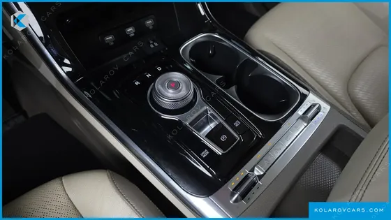 KIA CARNIVAL DIESEL 9-SEATER SIGNATURE