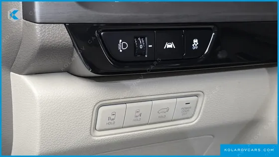KIA CARNIVAL DIESEL 9-SEATER SIGNATURE