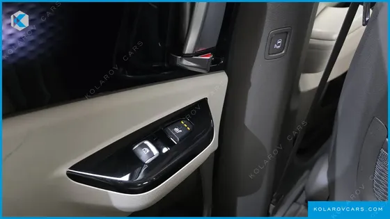 KIA CARNIVAL DIESEL 9-SEATER SIGNATURE