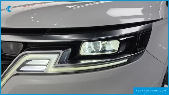 KIA CARNIVAL DIESEL 9-SEATER SIGNATURE