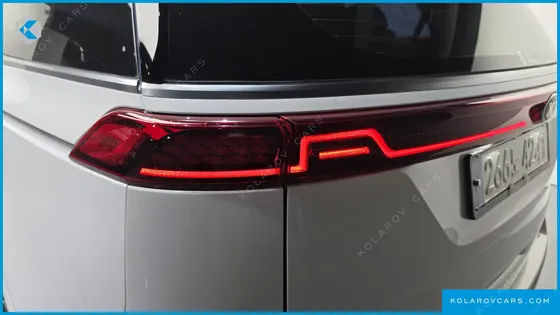 KIA CARNIVAL DIESEL 9-SEATER SIGNATURE
