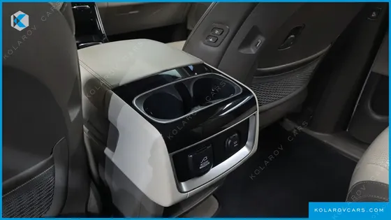 KIA CARNIVAL DIESEL 9-SEATER SIGNATURE
