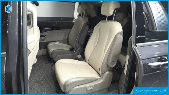 KIA CARNIVAL GASOLINE 9-SEATER SIGNATURE