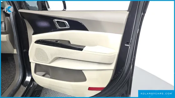 KIA CARNIVAL GASOLINE 9-SEATER SIGNATURE