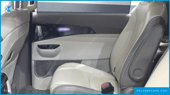KIA CARNIVAL GASOLINE 9-SEATER SIGNATURE