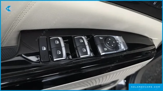 KIA CARNIVAL GASOLINE 9-SEATER SIGNATURE