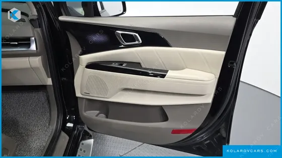 KIA CARNIVAL GASOLINE 9-SEATER HI-LIMOUSINE