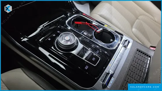 KIA CARNIVAL GASOLINE 9-SEATER HI-LIMOUSINE
