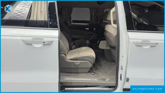 KIA CARNIVAL GASOLINE 9-SEATER HI-LIMOUSINE
