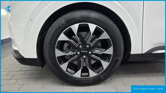 KIA CARNIVAL DIESEL 9-SEATER SIGNATURE