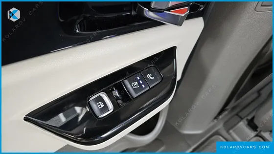 KIA CARNIVAL DIESEL 7-SEATER HI-LIMOUSINE