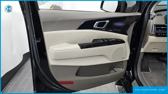 KIA CARNIVAL DIESEL 7-SEATER HI-LIMOUSINE
