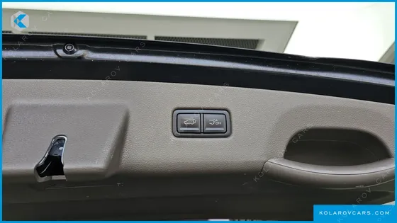 KIA CARNIVAL DIESEL 7-SEATER HI-LIMOUSINE