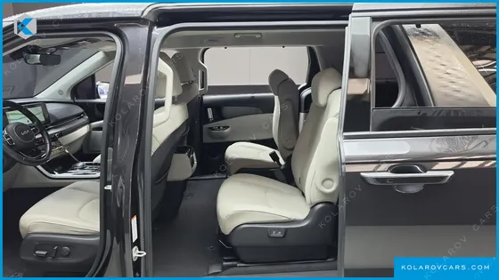 KIA CARNIVAL DIESEL 9-SEATER NOBLESSE