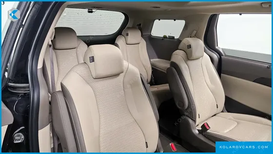 KIA CARNIVAL GASOLINE 9-SEATER SIGNATURE