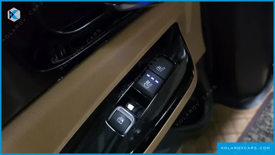 KIA CARNIVAL DIESEL 9-SEATER SIGNATURE