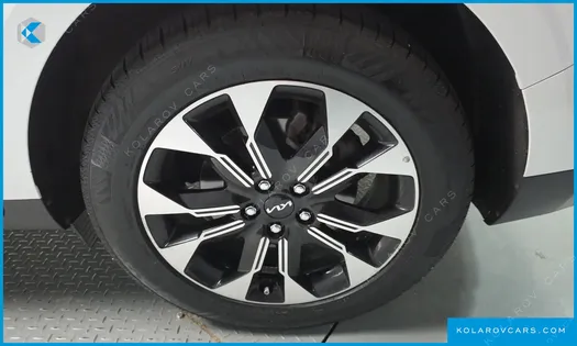 KIA CARNIVAL DIESEL 9-SEATER SIGNATURE
