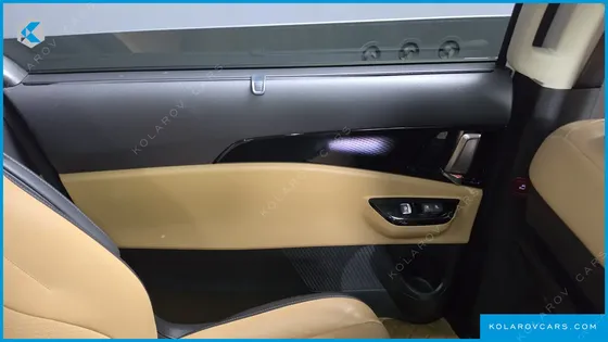 KIA CARNIVAL DIESEL 9-SEATER SIGNATURE