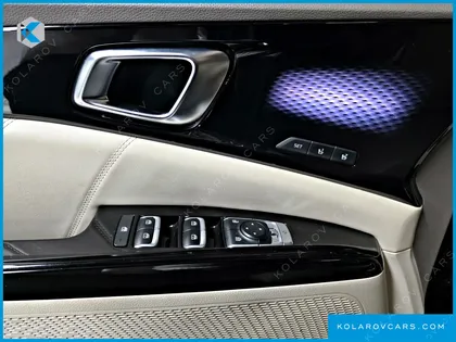 KIA CARNIVAL GASOLINE 7-SEATER HI-LIMOUSINE