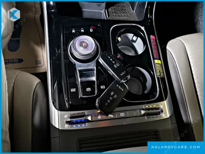 KIA CARNIVAL GASOLINE 7-SEATER HI-LIMOUSINE