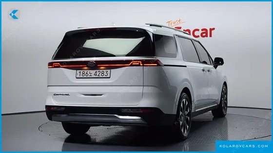 KIA CARNIVAL DIESEL 9-SEATER SIGNATURE
