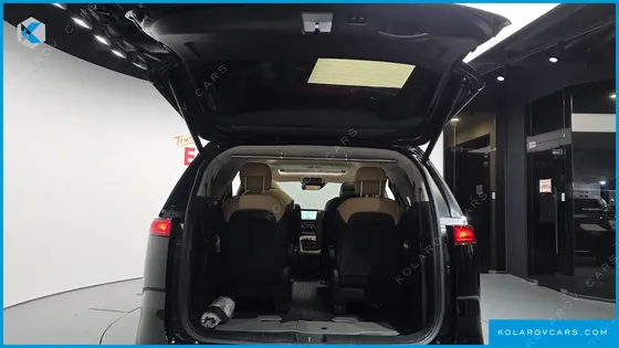 KIA CARNIVAL DIESEL 9-SEATER SIGNATURE