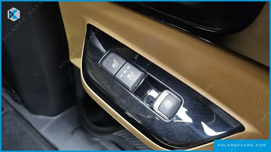 KIA CARNIVAL DIESEL 9-SEATER NOBLESSE