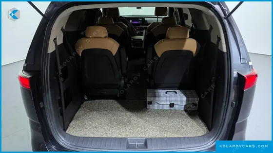 KIA CARNIVAL DIESEL 9-SEATER PRESTIGE