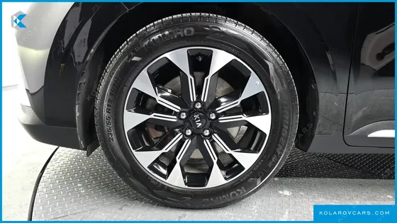 KIA CARNIVAL DIESEL 9-SEATER SIGNATURE
