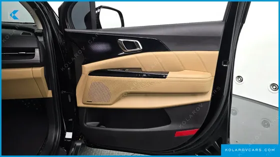 KIA CARNIVAL DIESEL 9-SEATER SIGNATURE