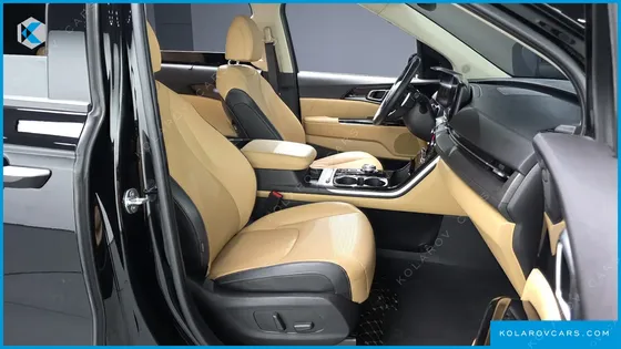 KIA CARNIVAL DIESEL 9-SEATER SIGNATURE